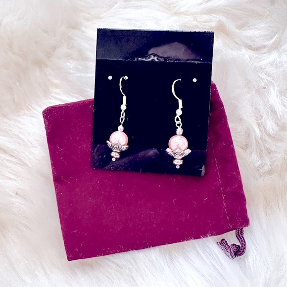 ꧁Soul Embellishments꧂Elegant Floral Pink Pearl Earrings (925s STAMPED) Handmade - Picture 2 of 16